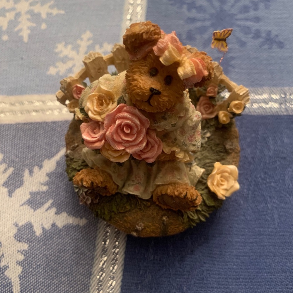 Boyds bear retired rose garden candle topper
NWOB